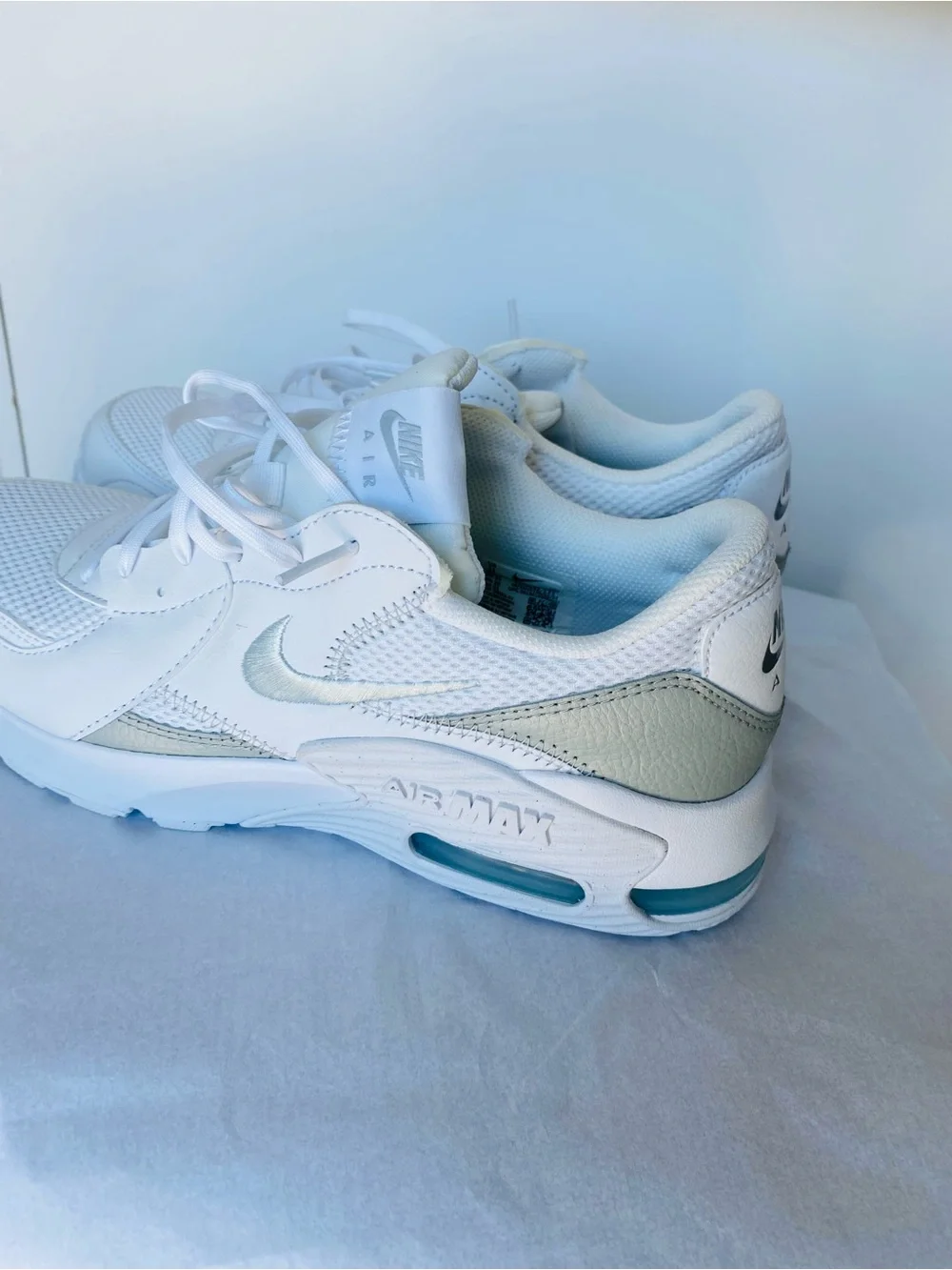 Nike womens air max ecee size 11 white gray cushion